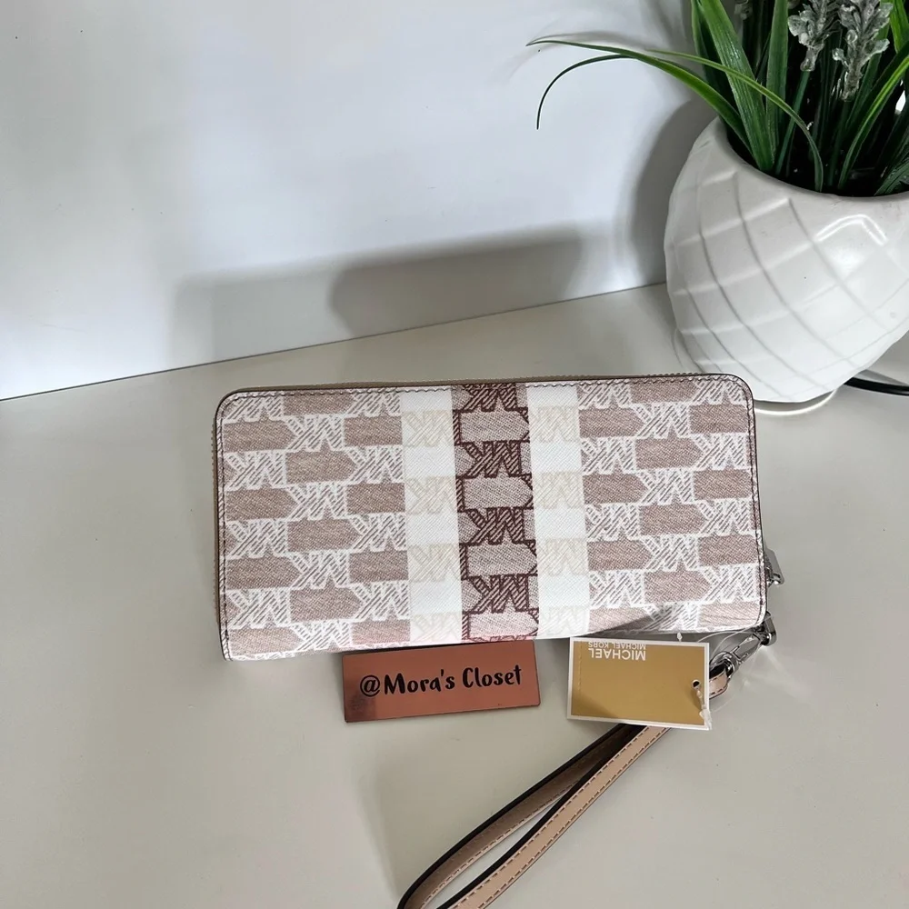 🦋Michael Kors Large Continental Wallet